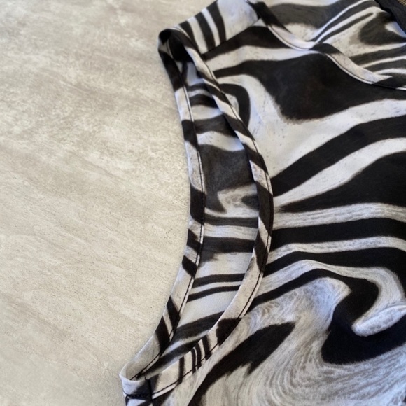 SOLD - MICHAEL KORS Zebra Print Sleeveless Top - Picture 5 of 10